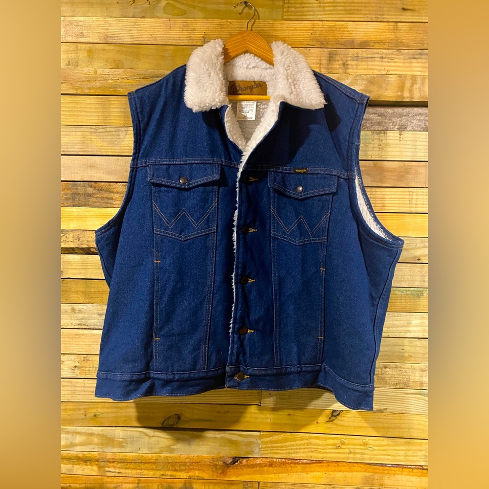 Men’s Wrangler authentic Western vest.